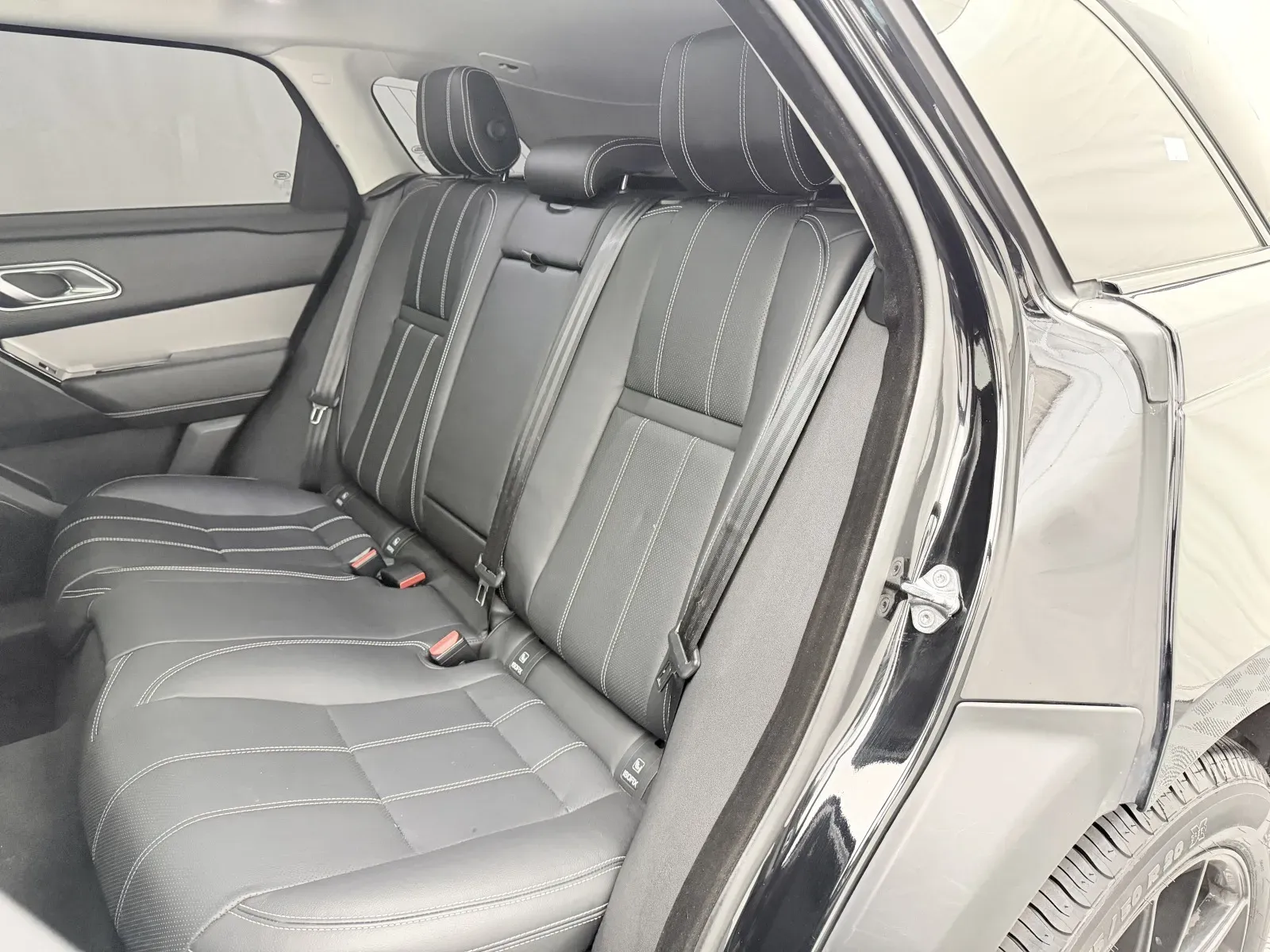 Land Rover Range Rover Velar photo 30