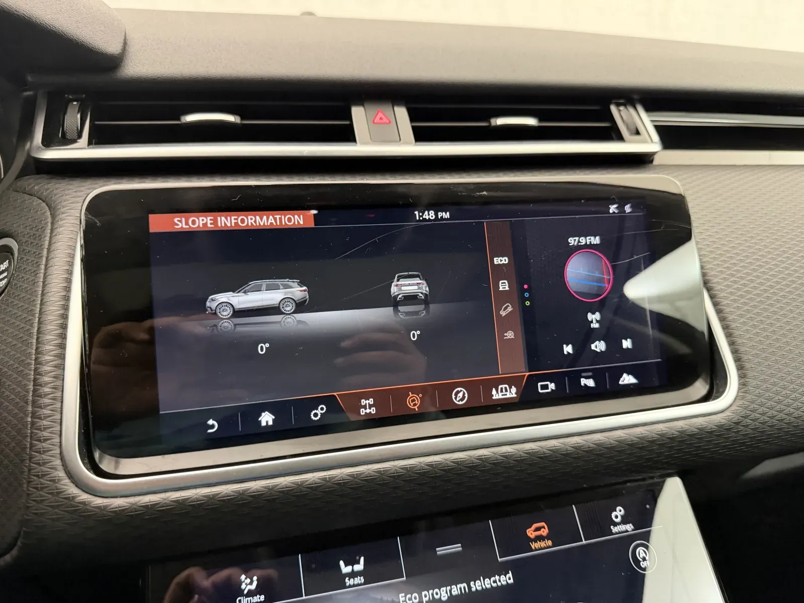 Land Rover Range Rover Velar photo 17
