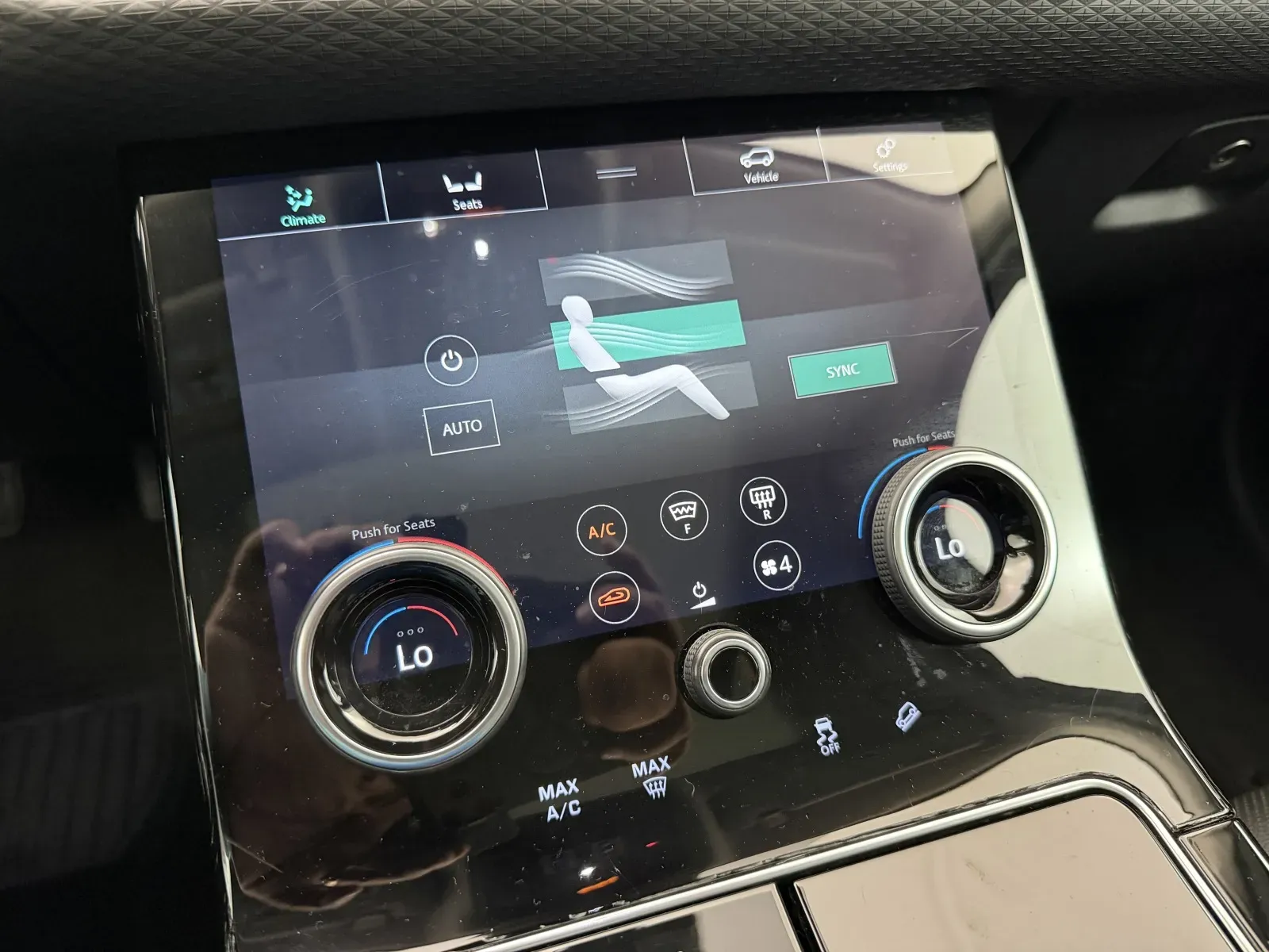 Land Rover Range Rover Velar photo 20