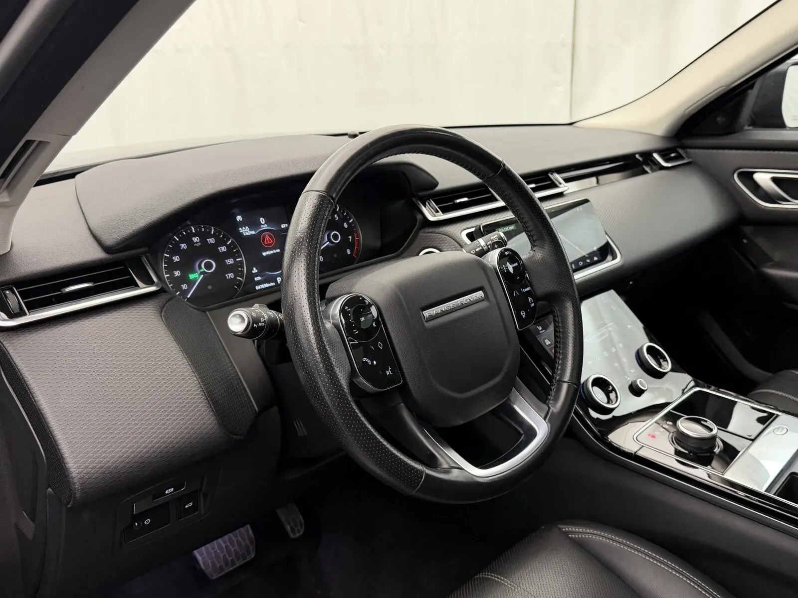 Land Rover Range Rover Velar photo 5