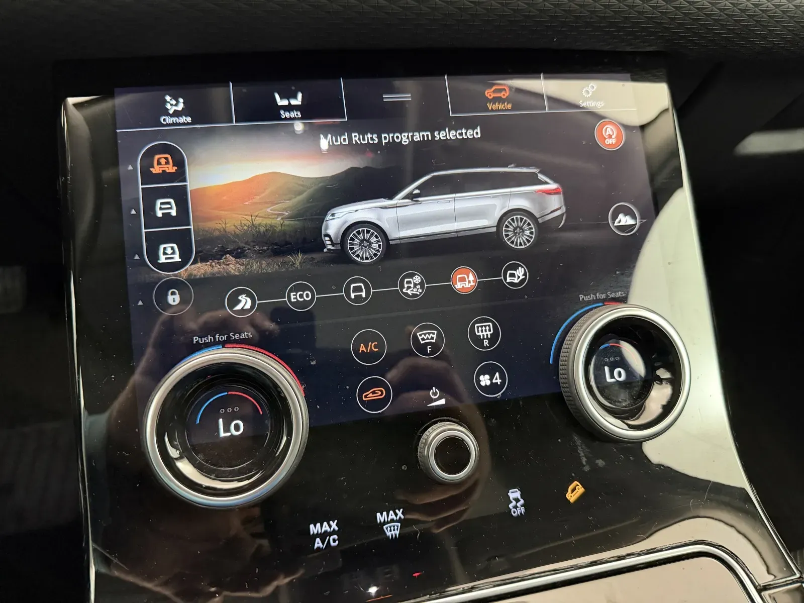 Land Rover Range Rover Velar photo 27