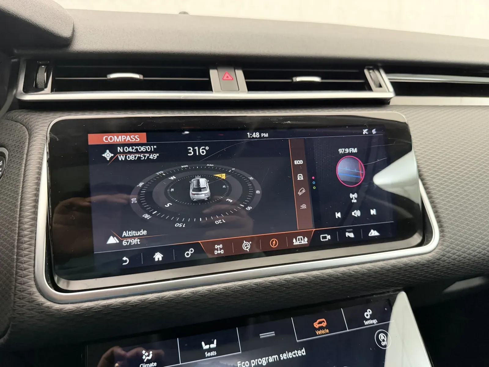 Land Rover Range Rover Velar photo 18