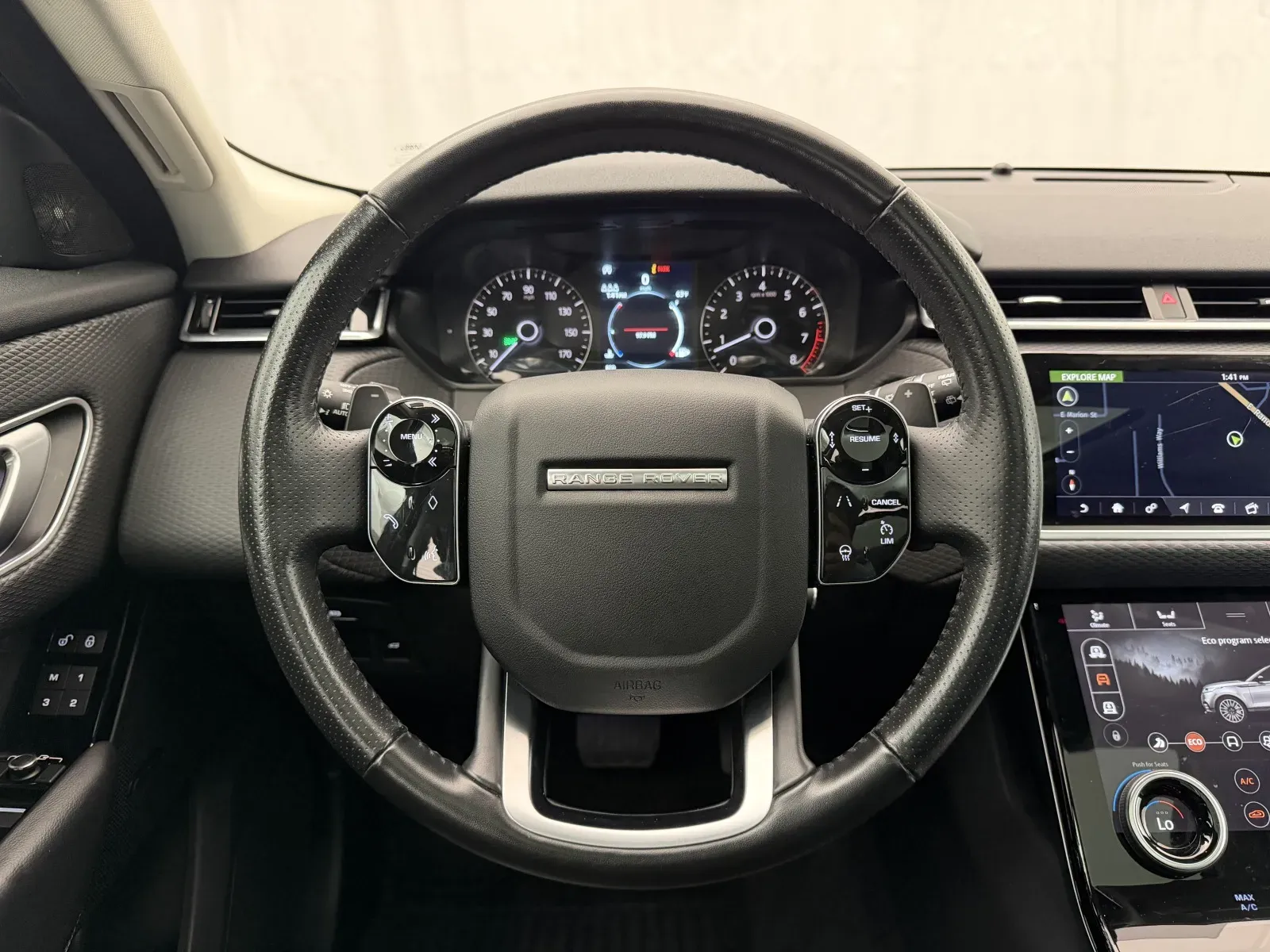 Land Rover Range Rover Velar photo 6