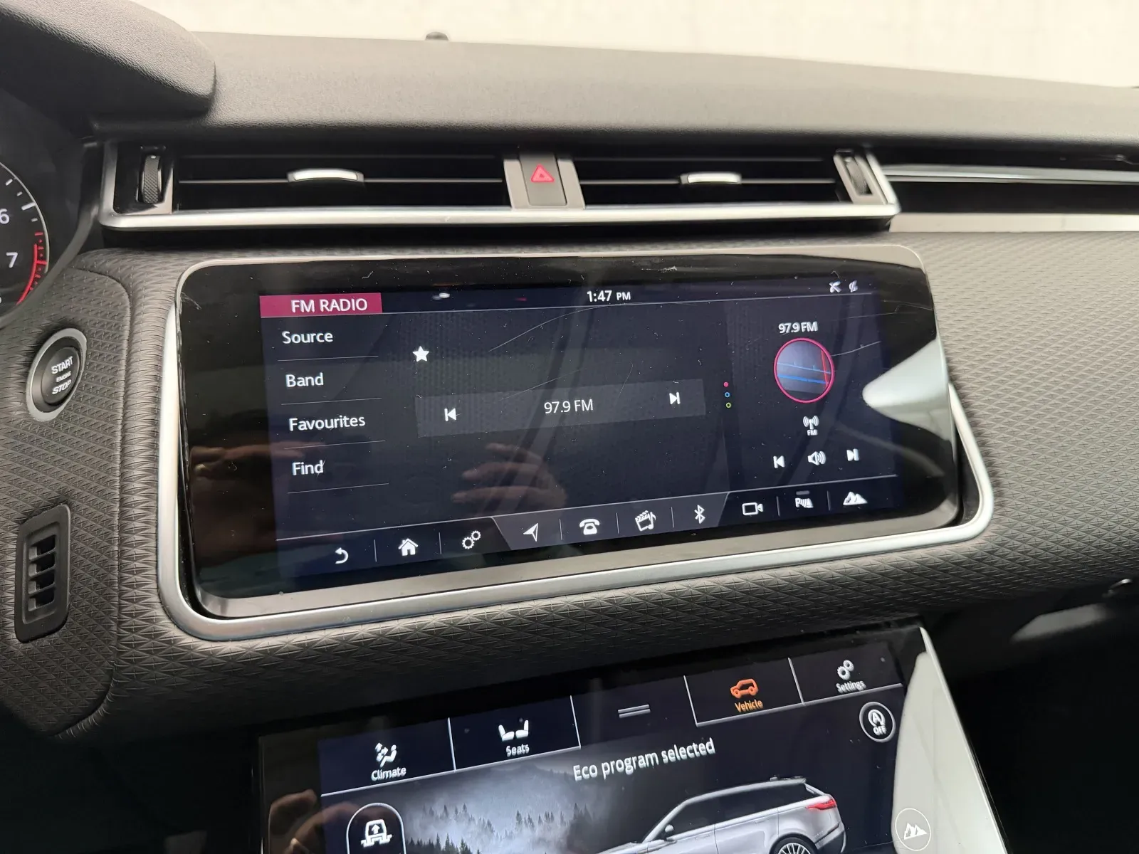 Land Rover Range Rover Velar photo 14