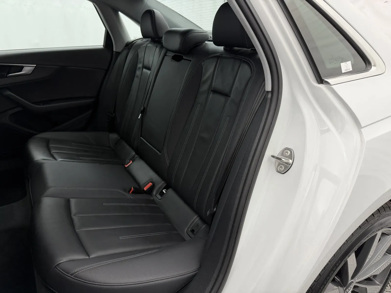 Audi A4 photo 30