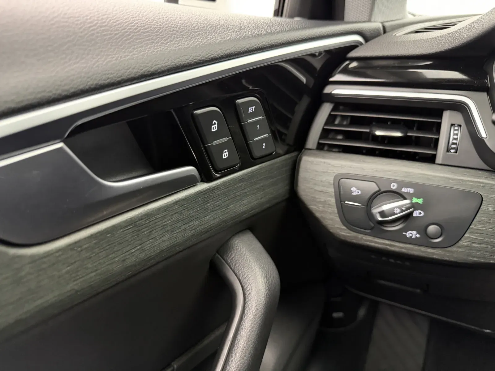Audi A4 photo 14