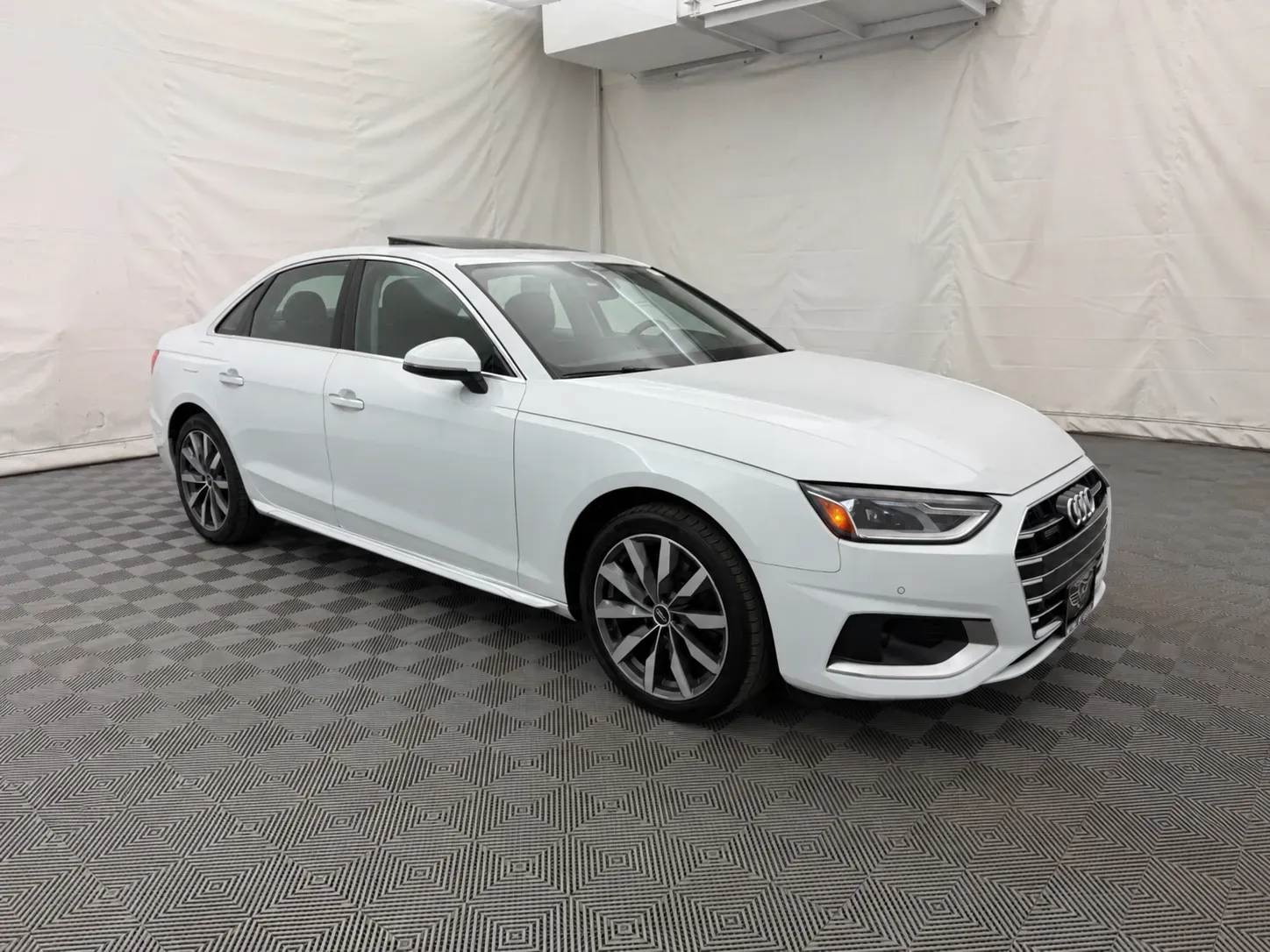 Audi A4 photo 4