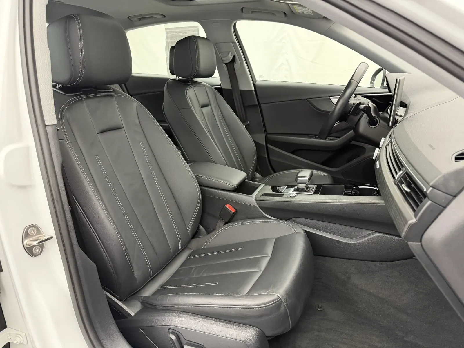 Audi A4 photo 33