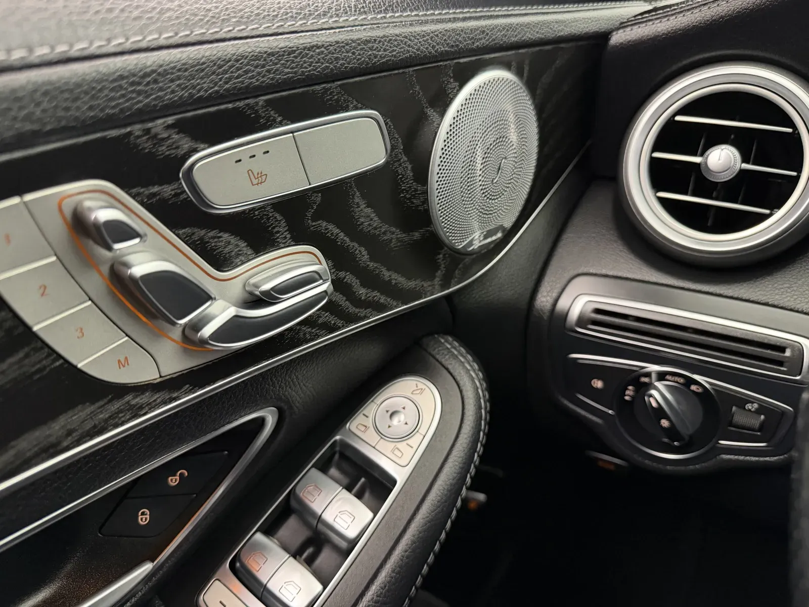 Mercedes-Benz C-Class photo 13