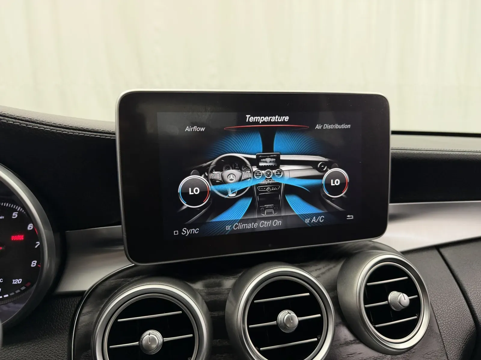 Mercedes-Benz C-Class photo 23