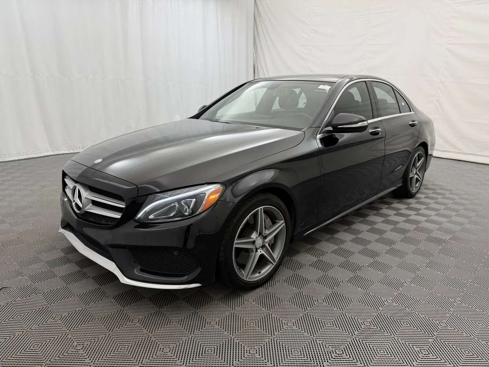 Mercedes-Benz C-Class photo 2