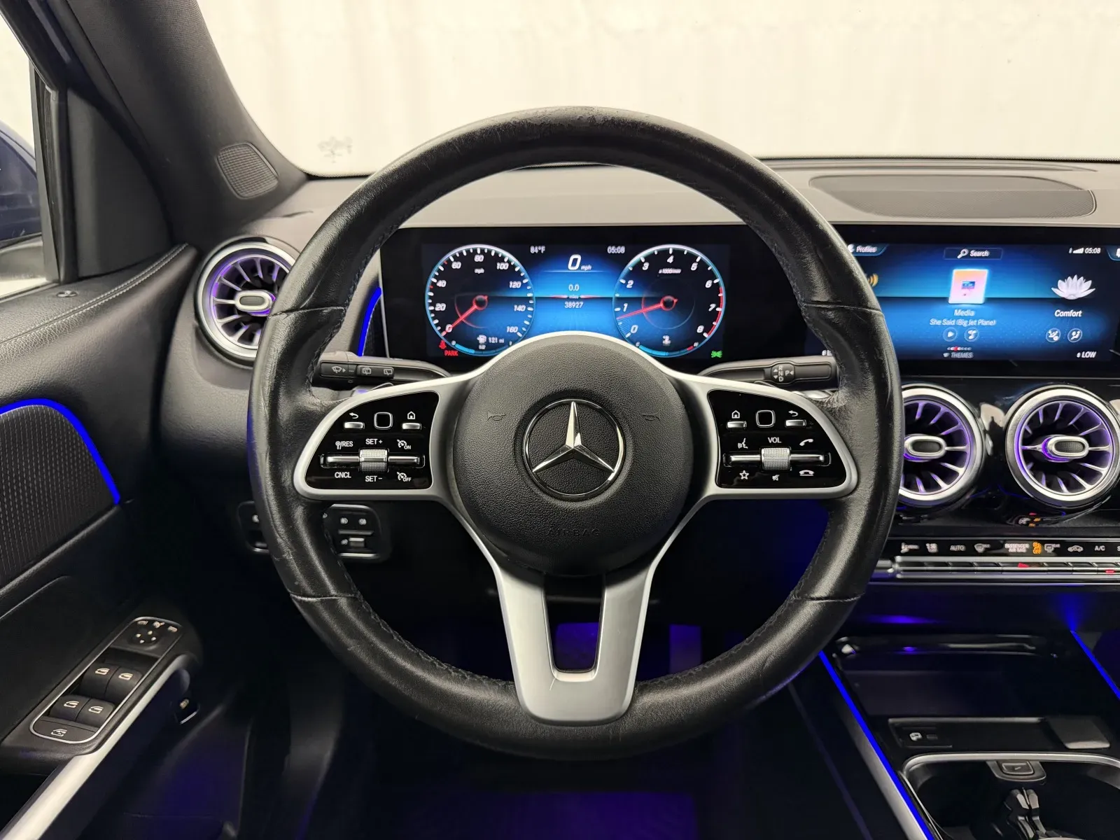 Mercedes-Benz GLB photo 11