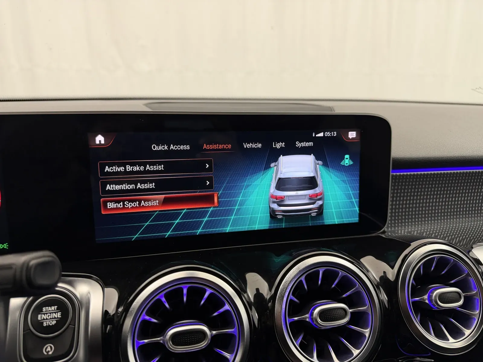 Mercedes-Benz GLB photo 26