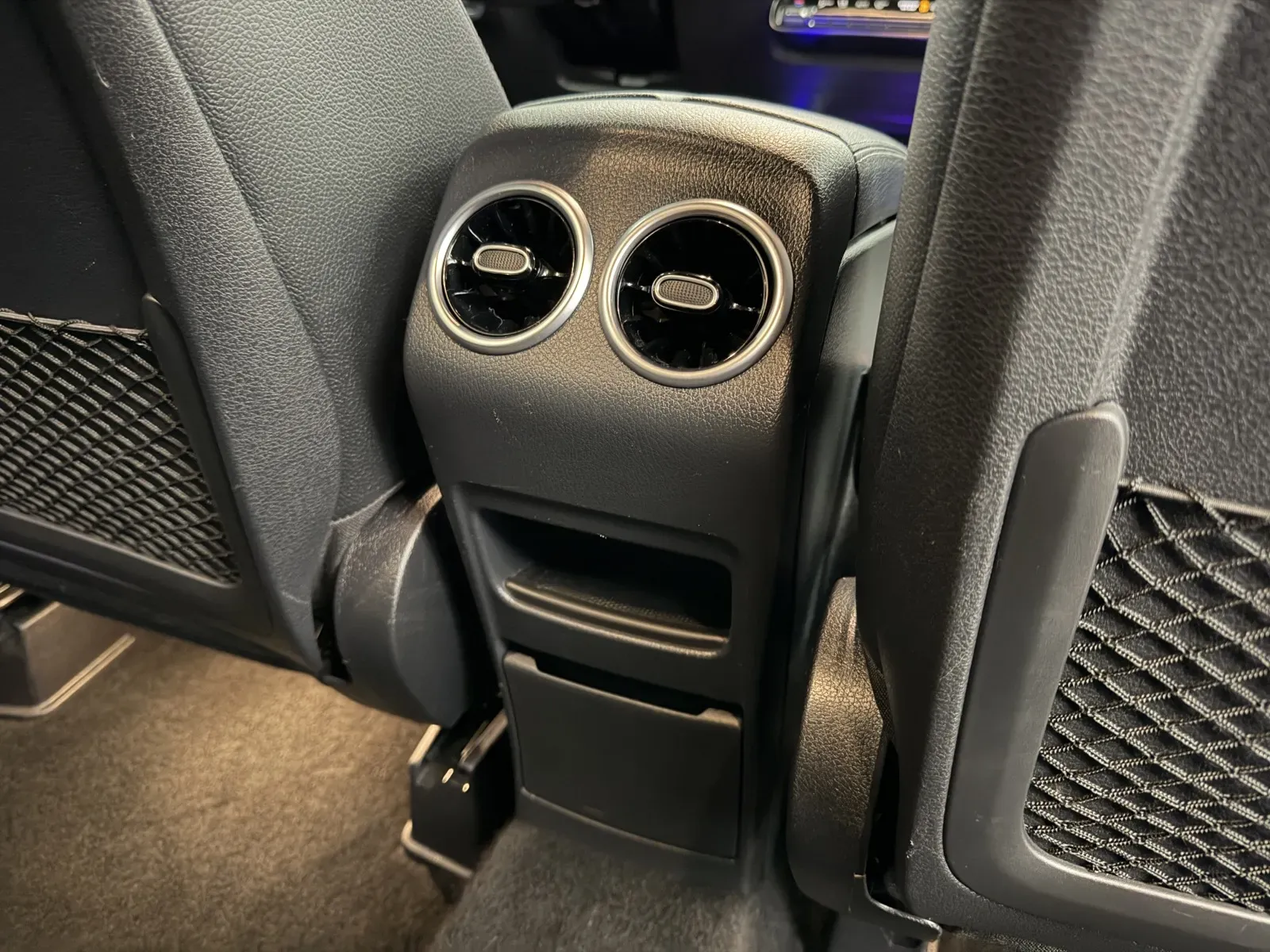 Mercedes-Benz GLB photo 35