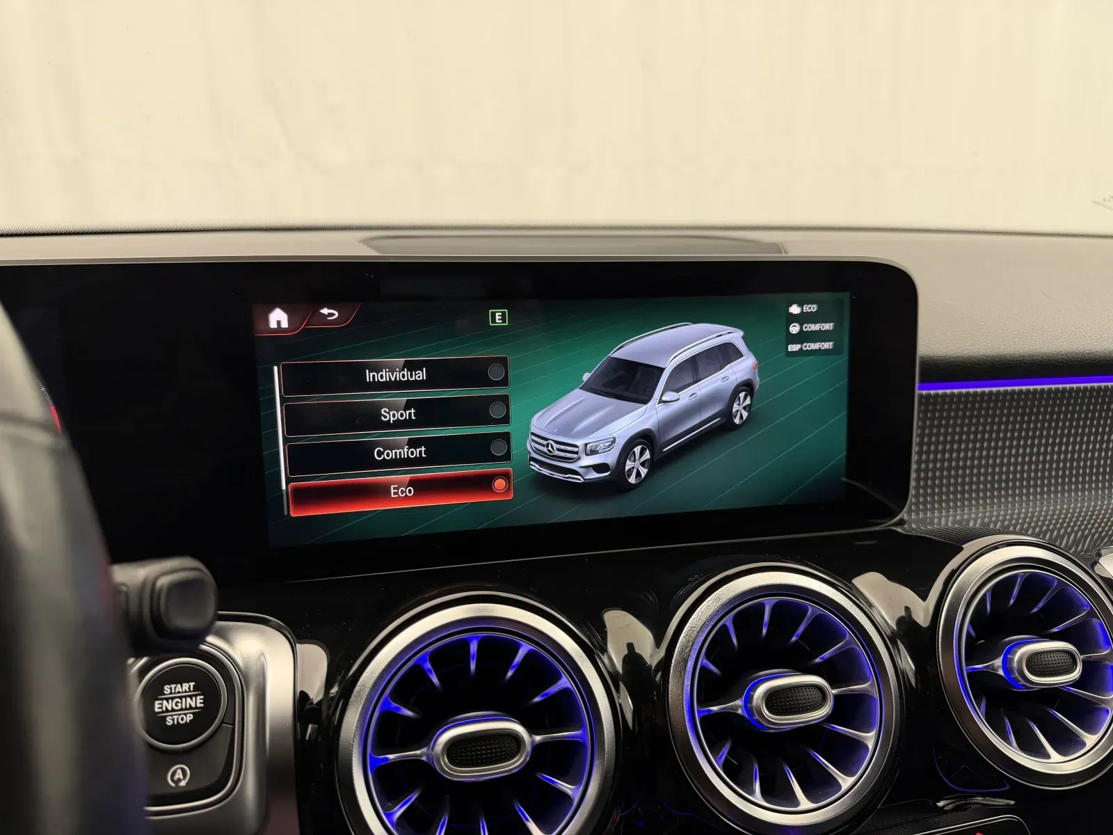 Mercedes-Benz GLB photo 22