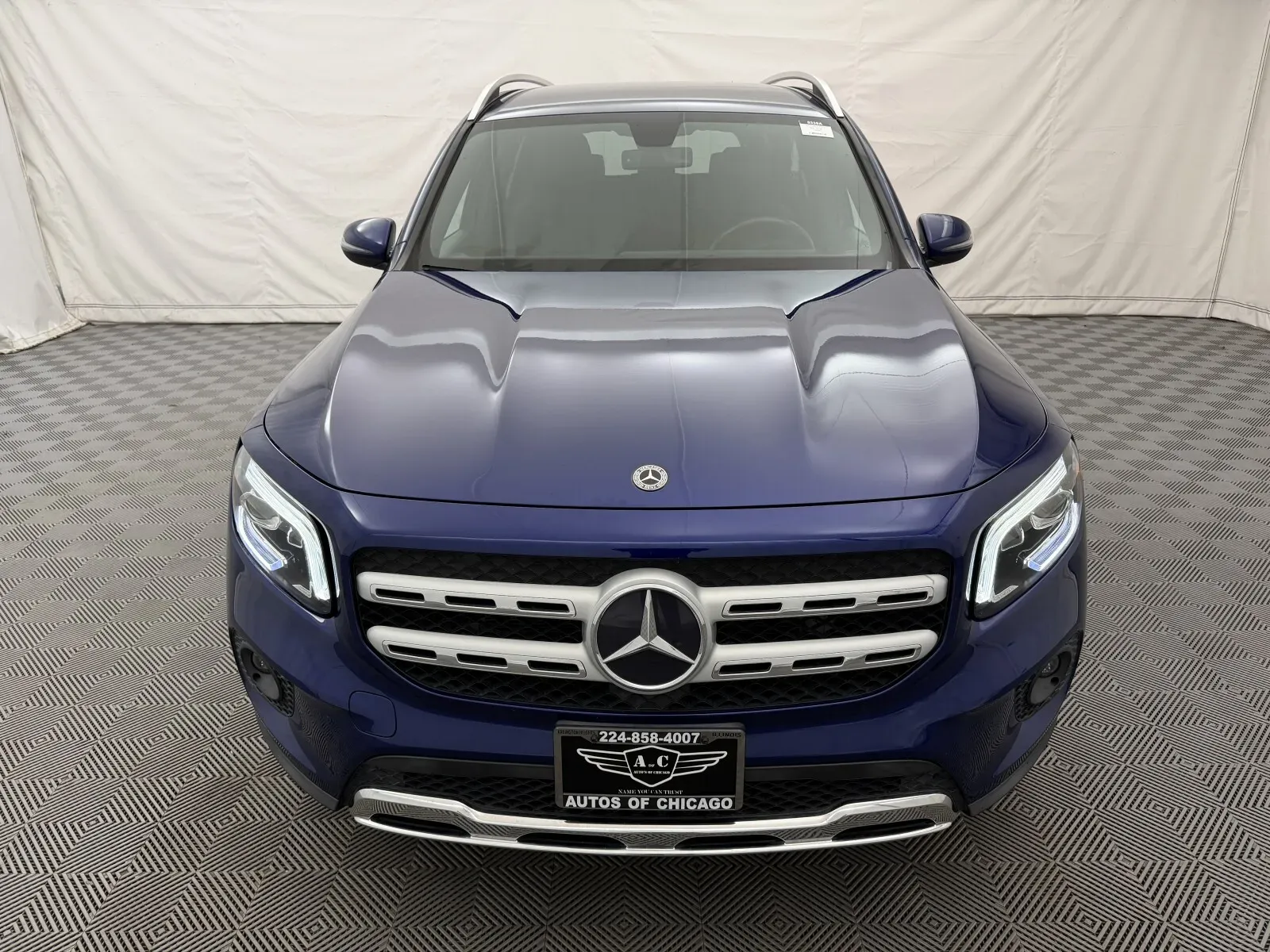 Mercedes-Benz GLB photo 3