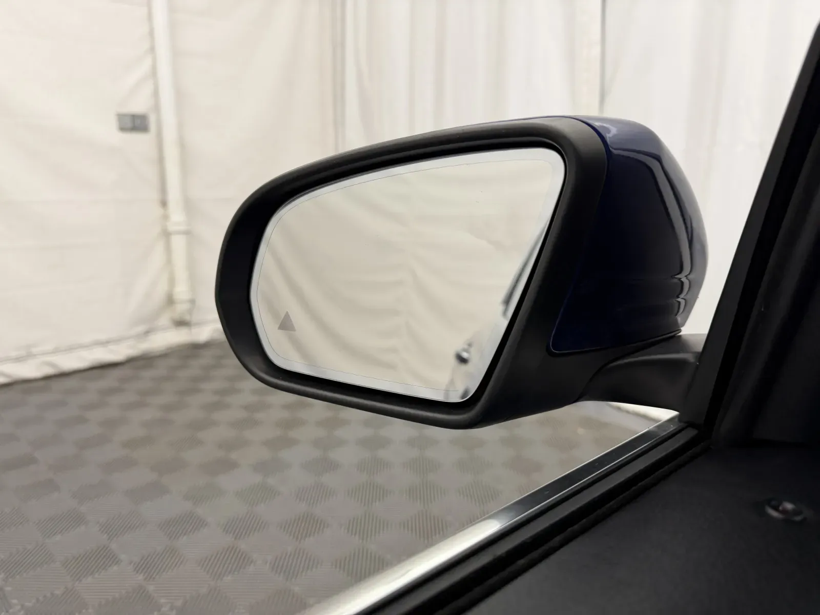 Mercedes-Benz GLB photo 16
