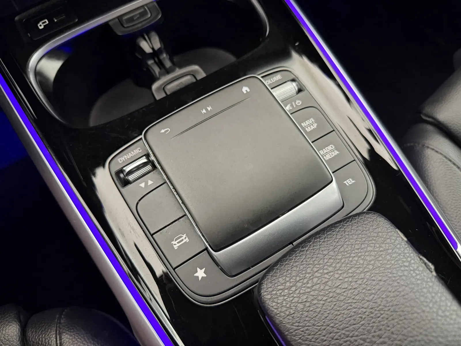 Mercedes-Benz GLB photo 32