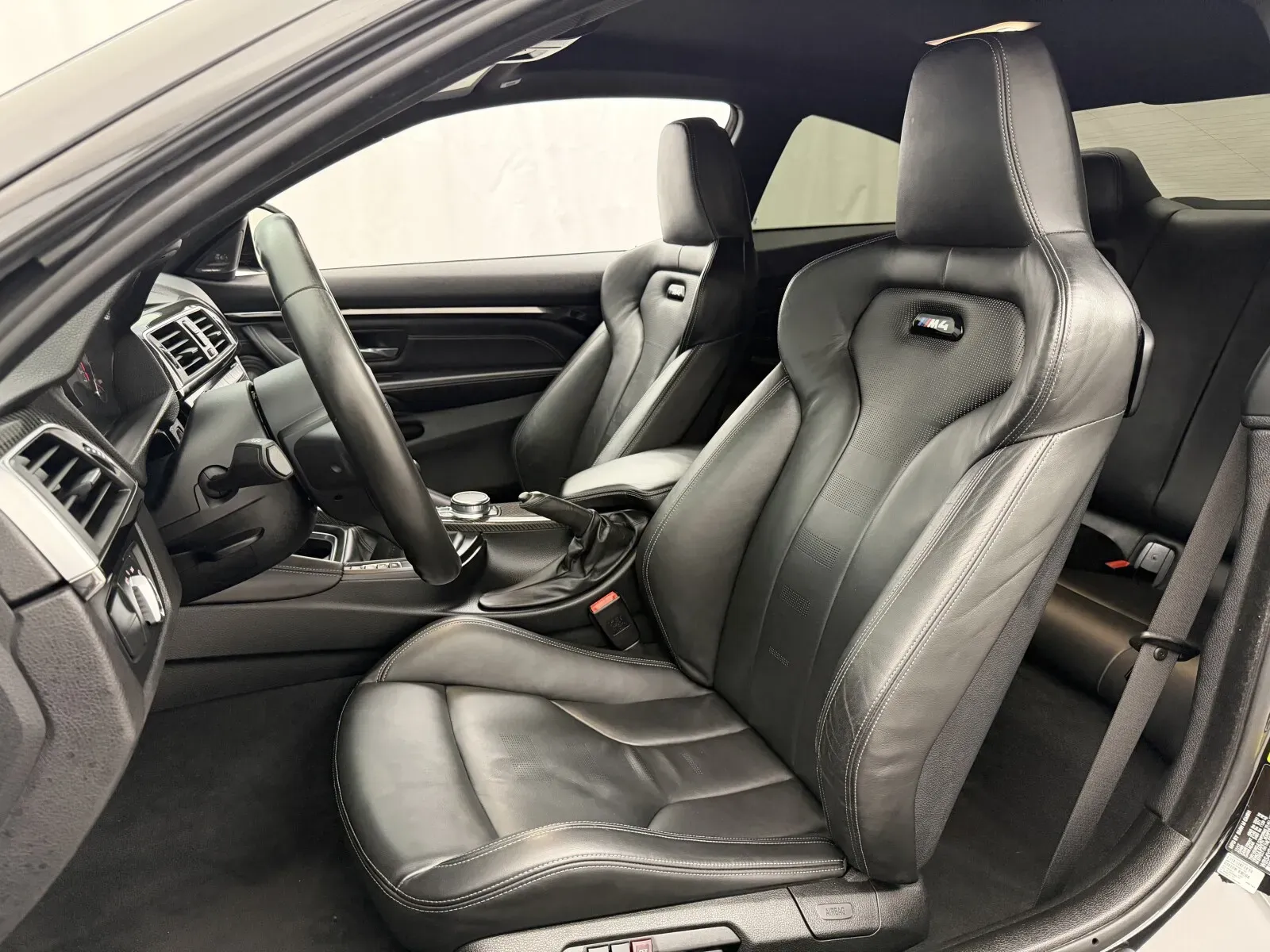 BMW M4 photo 6