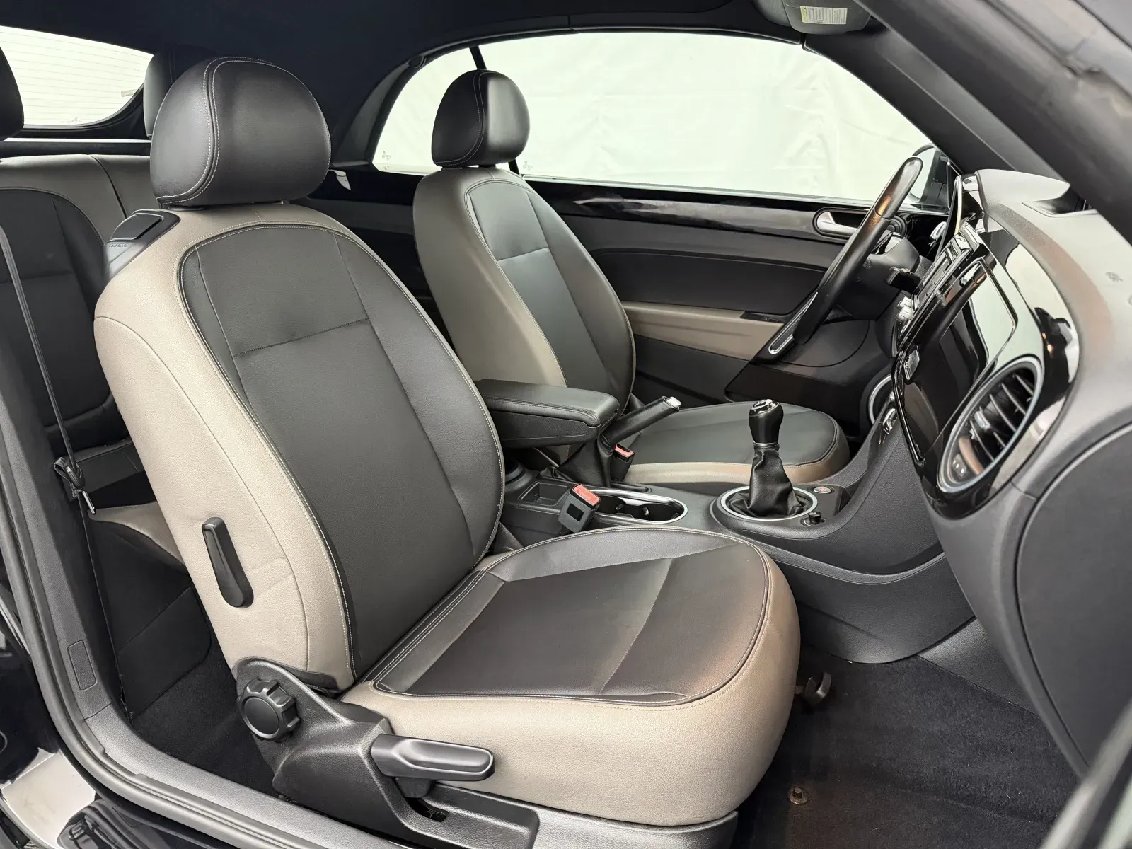 Volkswagen Beetle photo 17