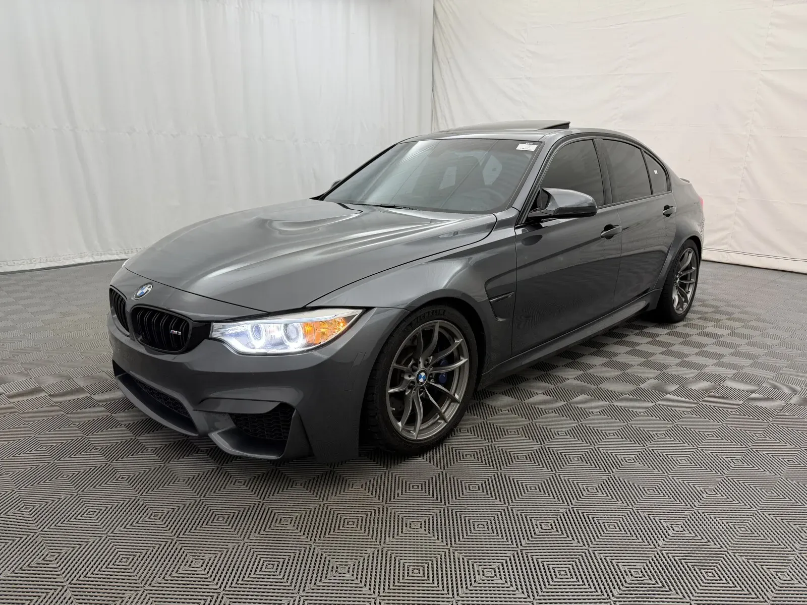 BMW M3 photo 2