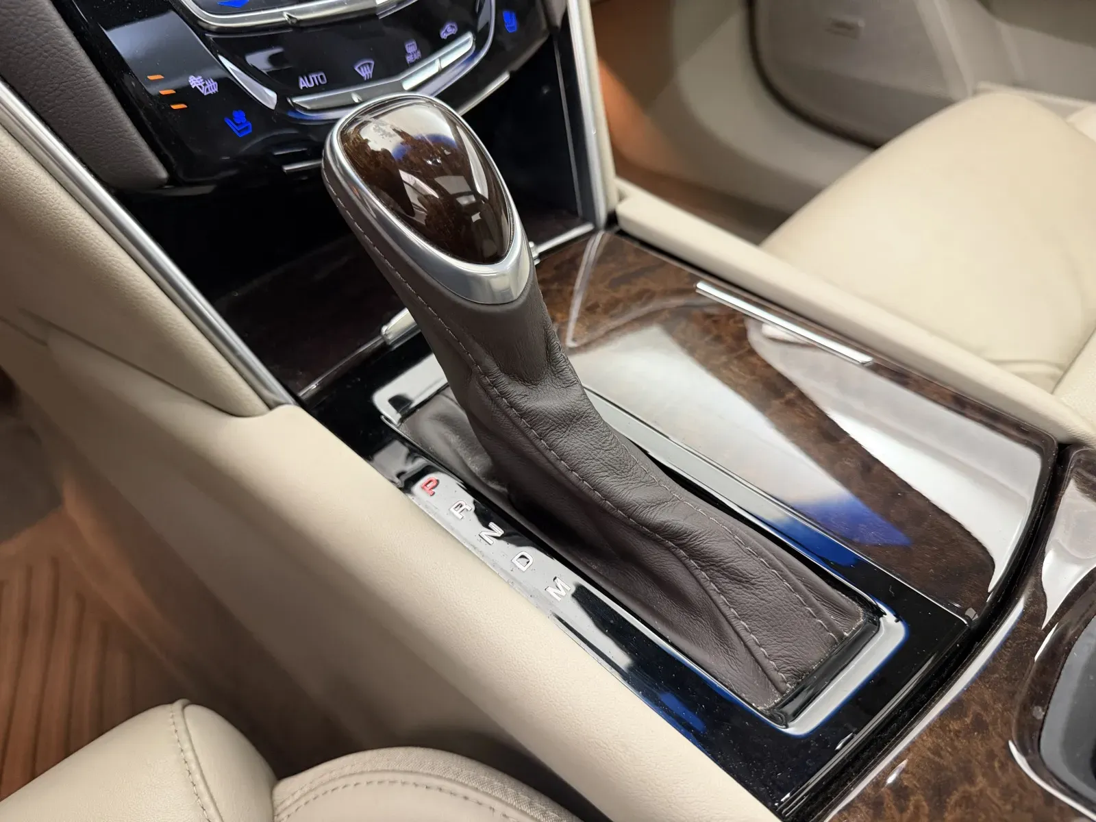 Cadillac XTS photo 19