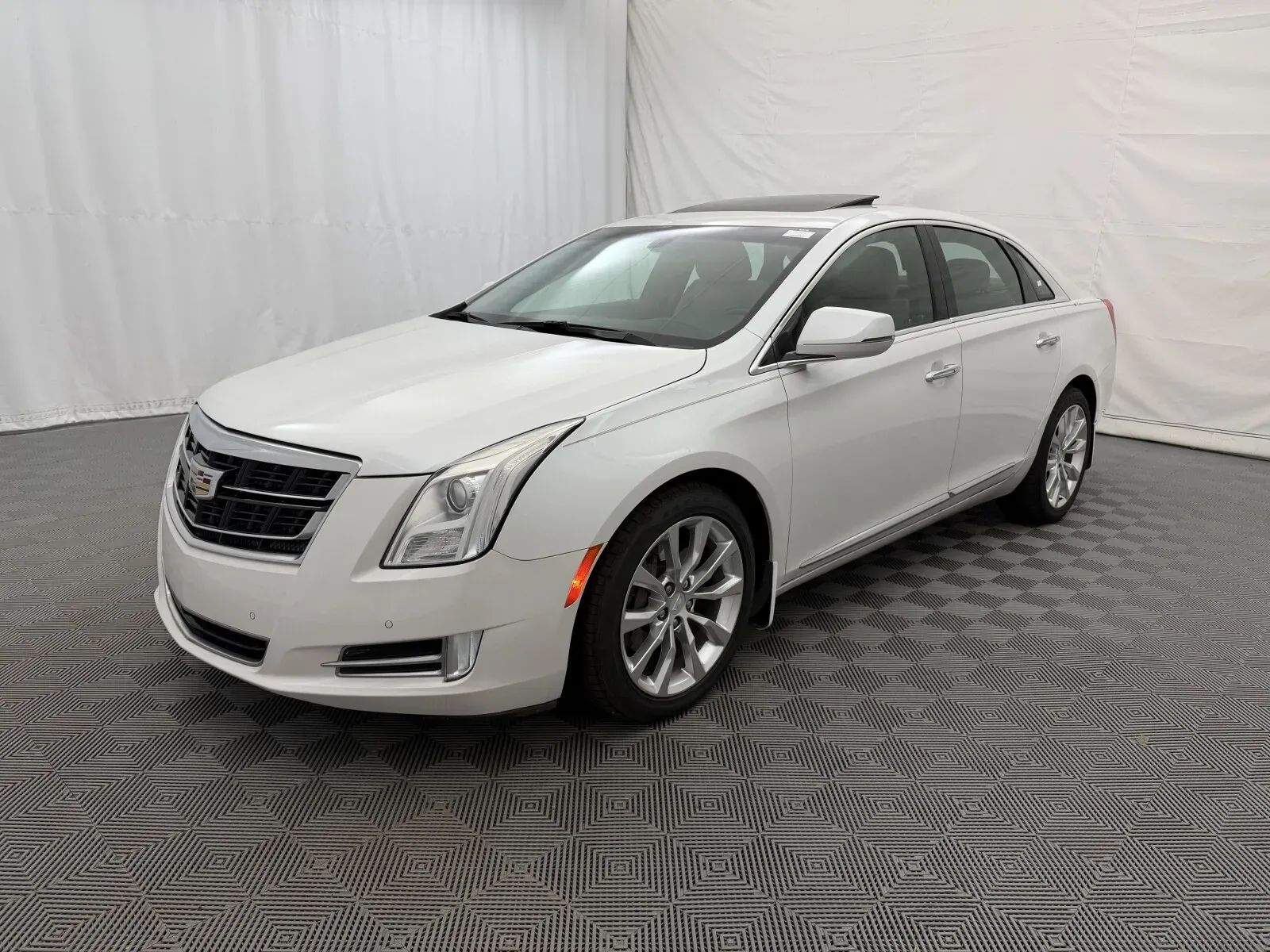 Cadillac XTS photo 2