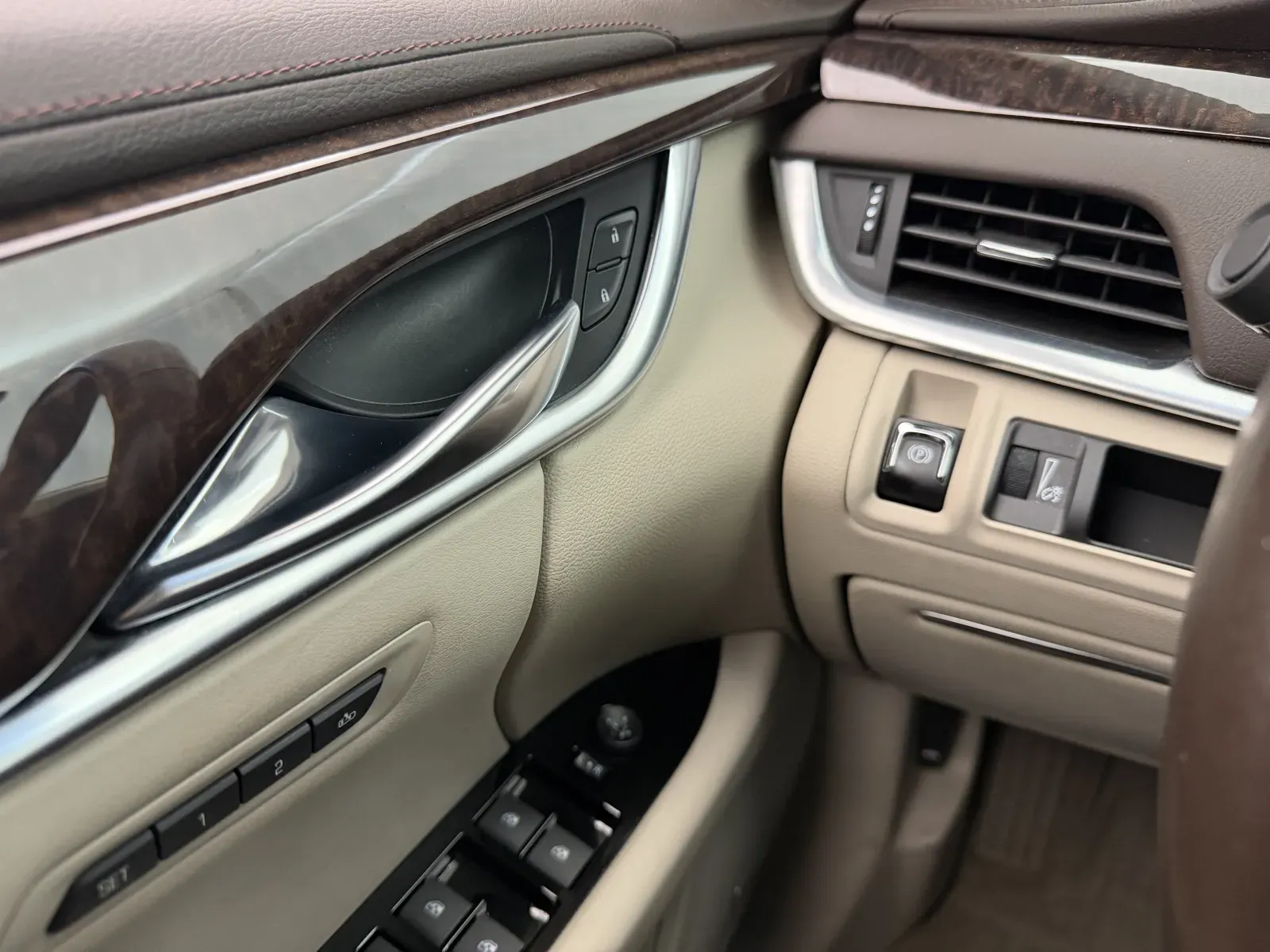 Cadillac XTS photo 9