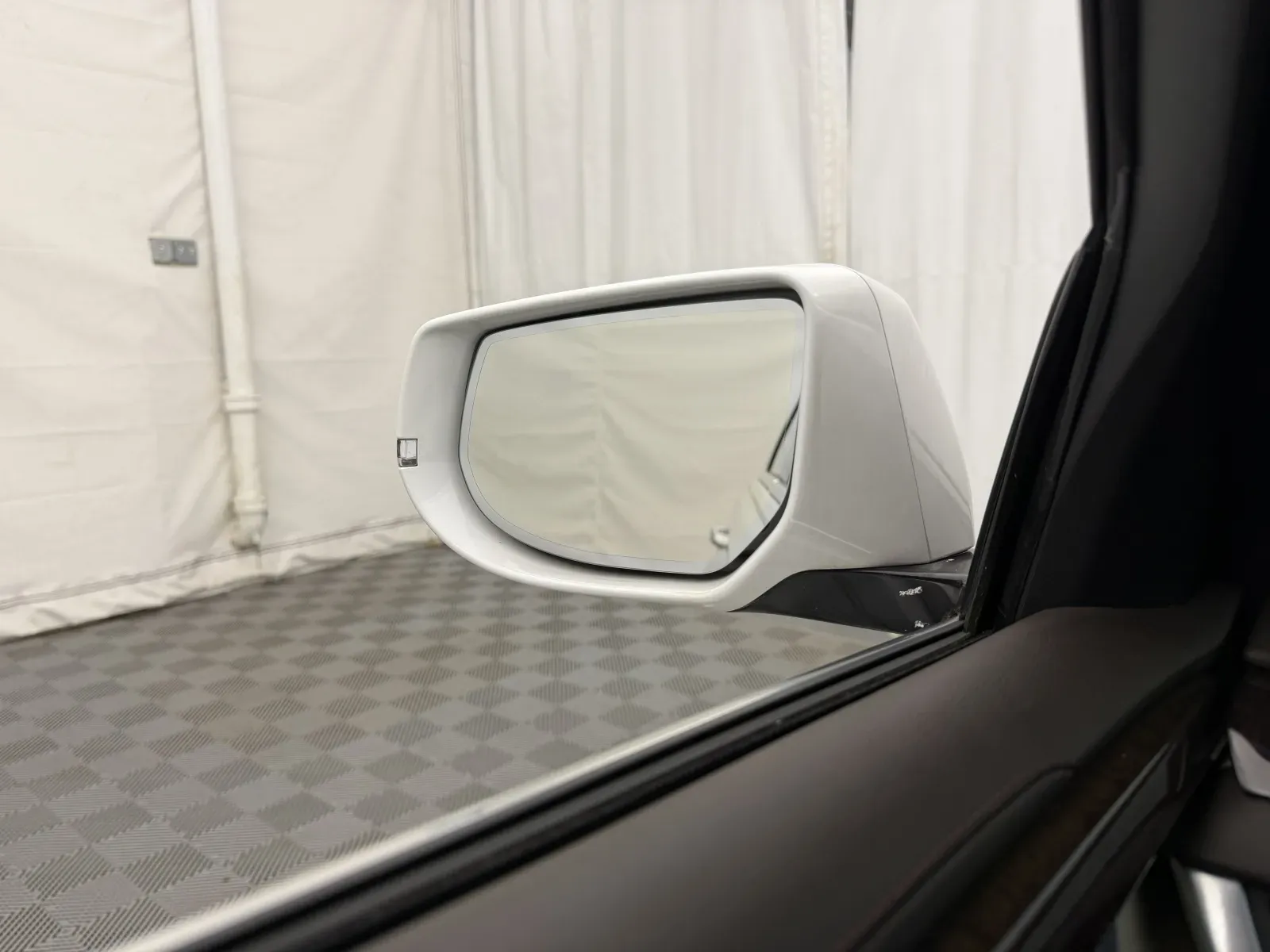 Cadillac XTS photo 11