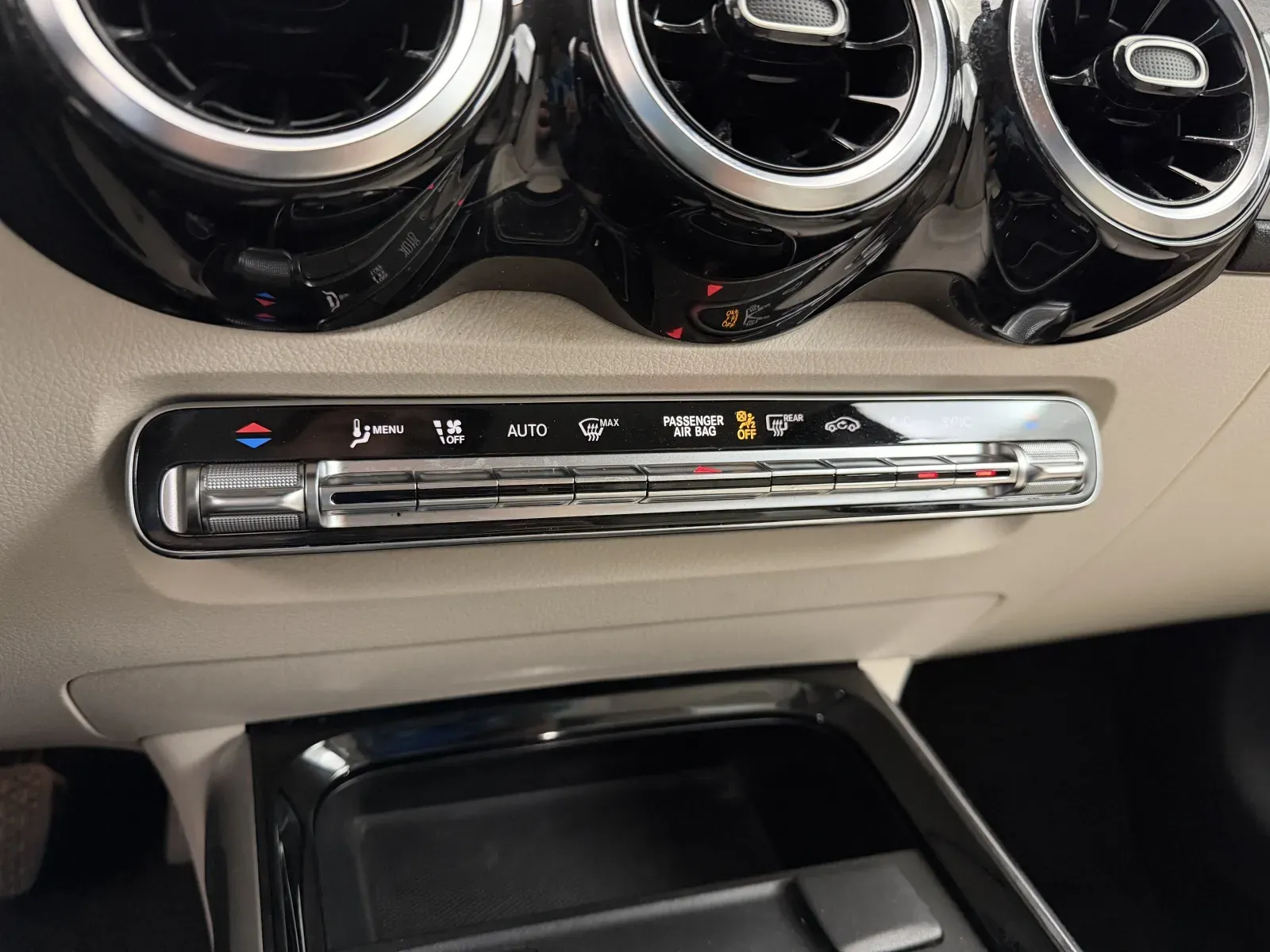 Mercedes-Benz GLB photo 25