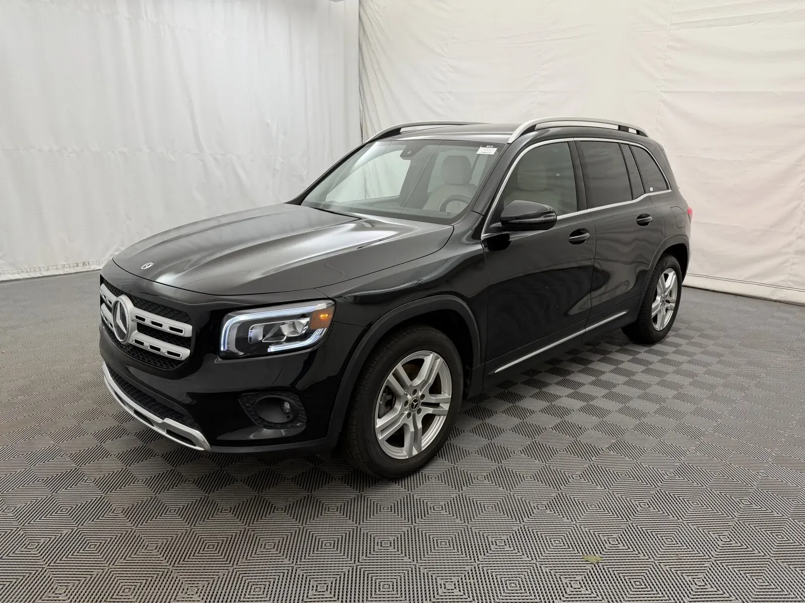 Mercedes-Benz GLB photo 2