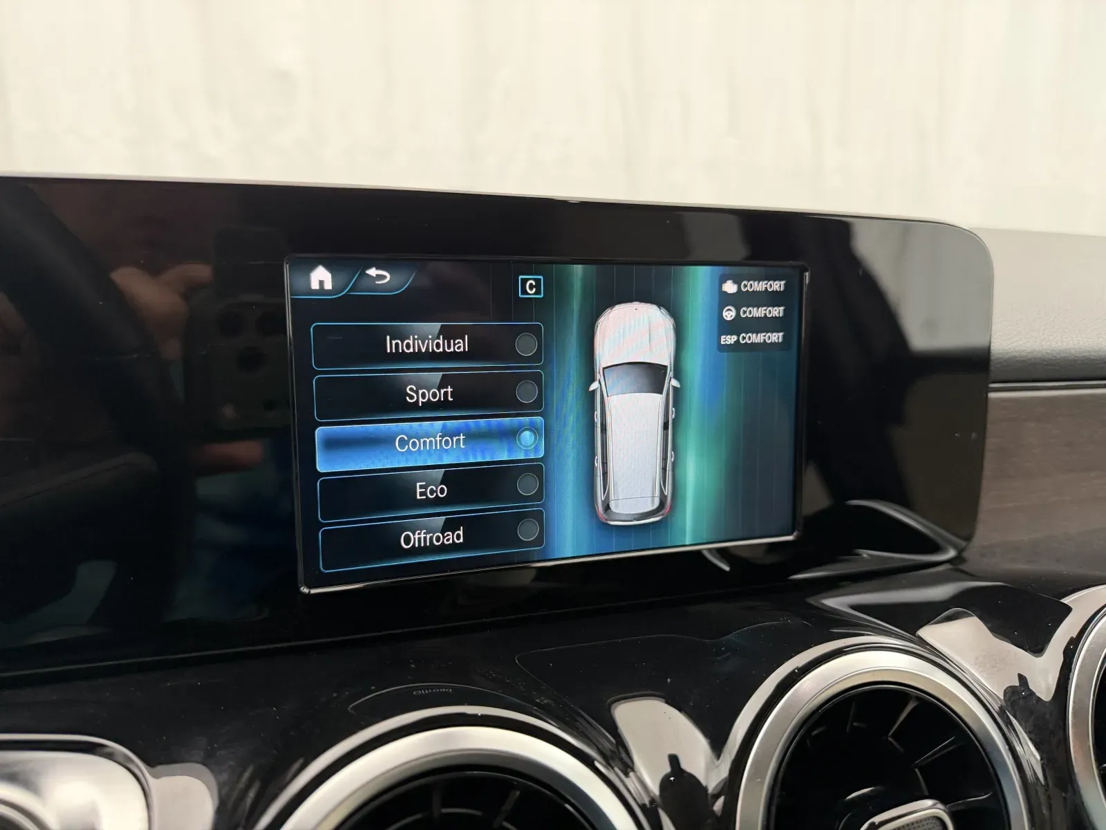 Mercedes-Benz GLB photo 17
