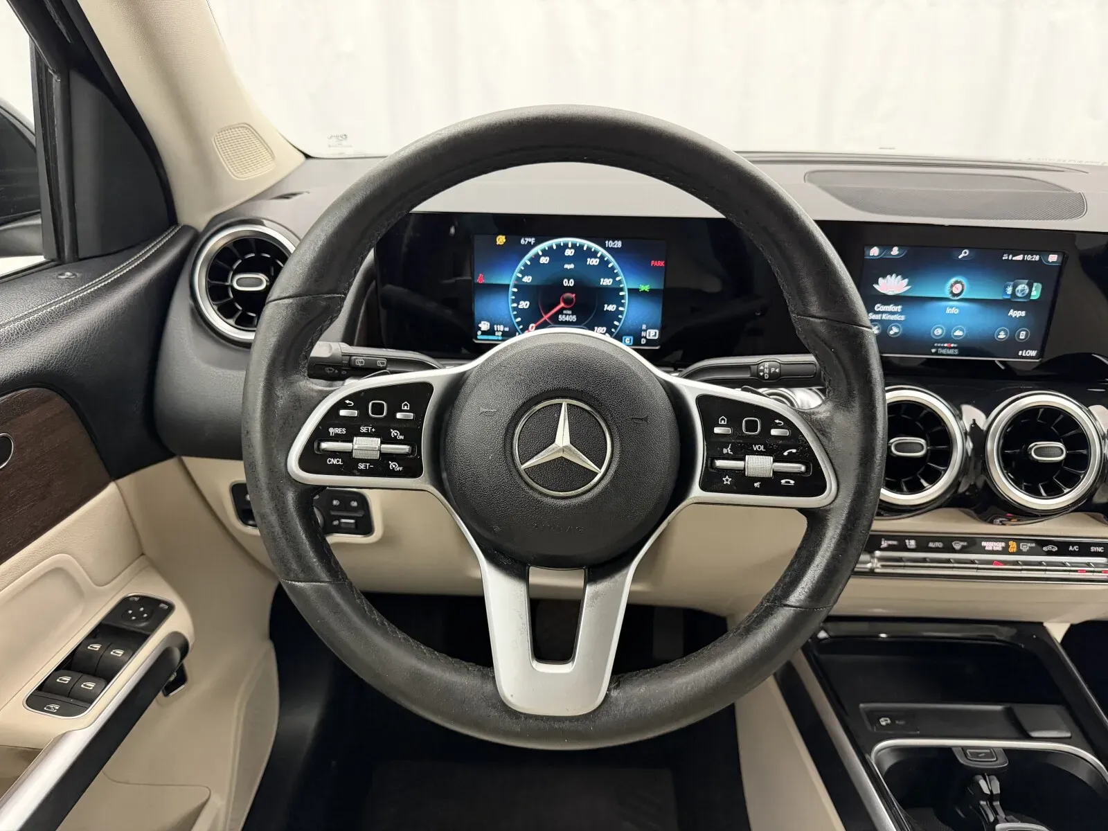 Mercedes-Benz GLB photo 5