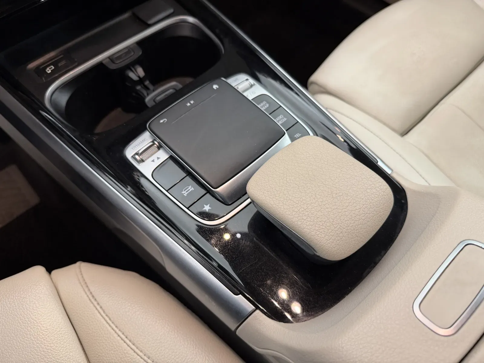 Mercedes-Benz GLB photo 26