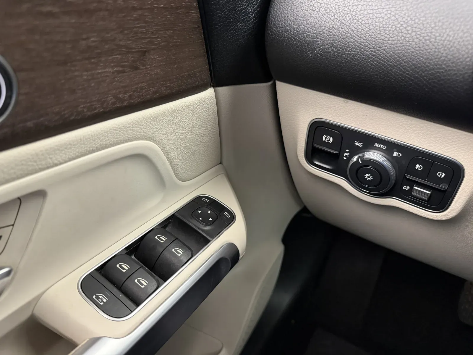 Mercedes-Benz GLB photo 9
