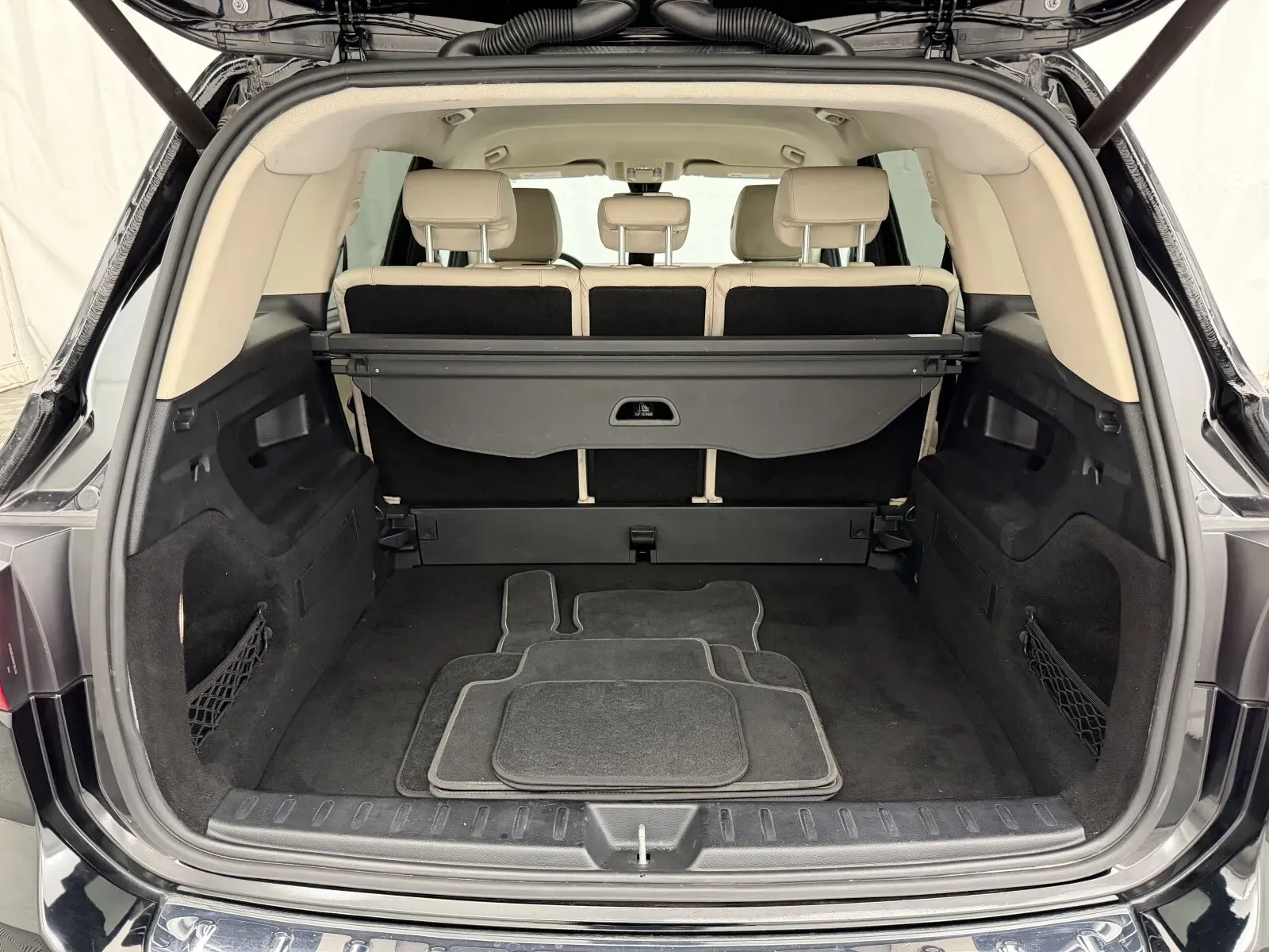 Mercedes-Benz GLB photo 32
