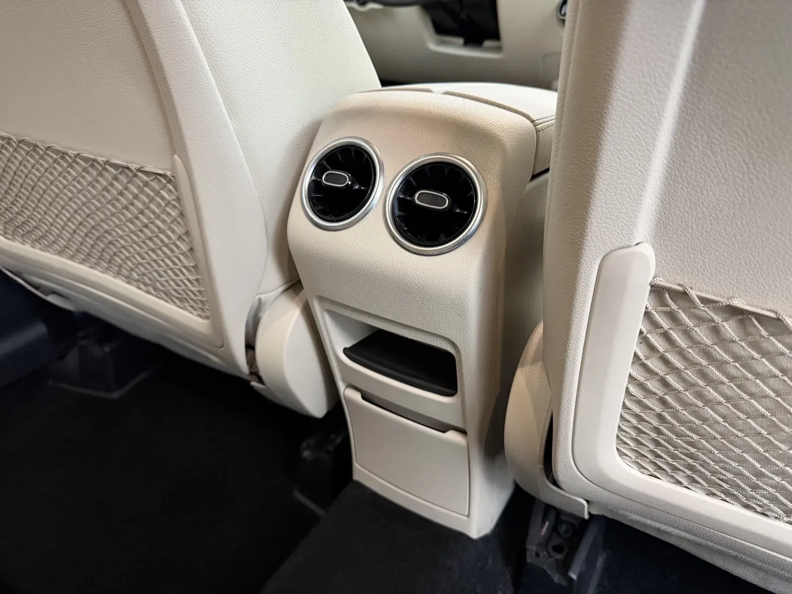 Mercedes-Benz GLB photo 28