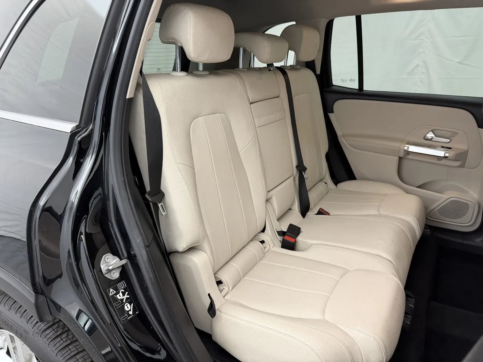 Mercedes-Benz GLB photo 29