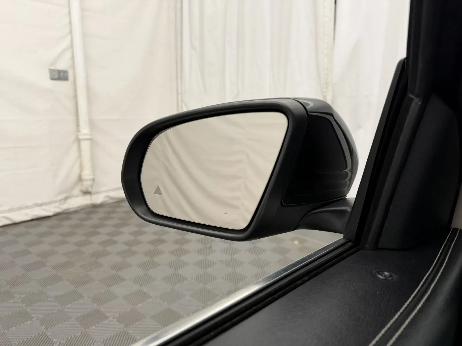 Mercedes-Benz GLB photo 11