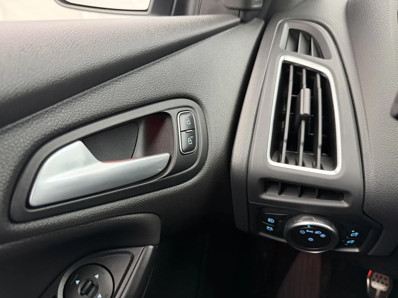 Ford Focus photo 11
