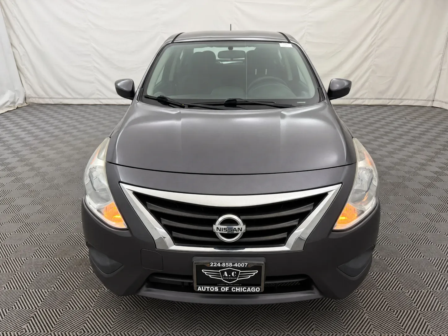 Nissan Versa photo 3