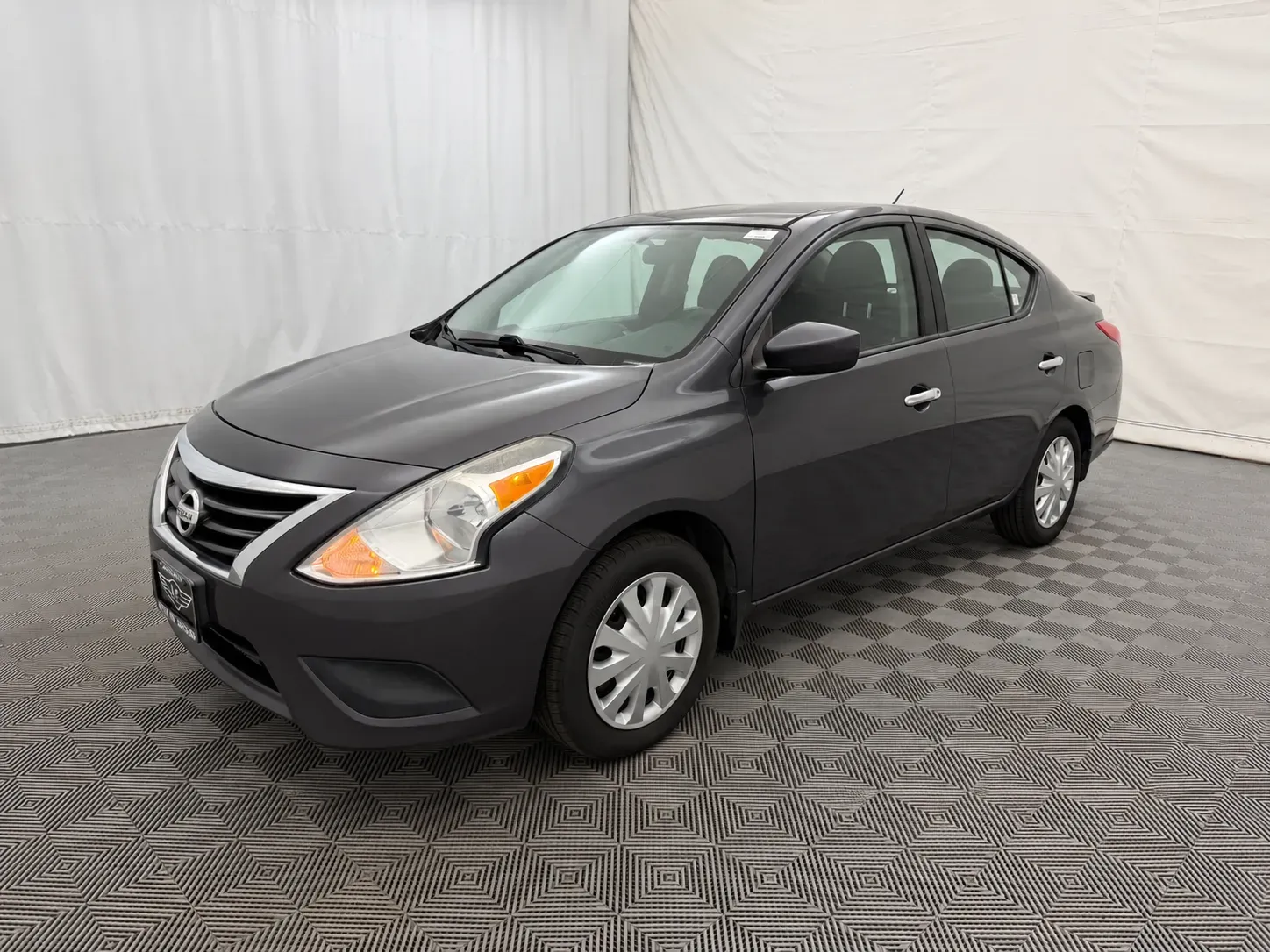 Nissan Versa photo 2