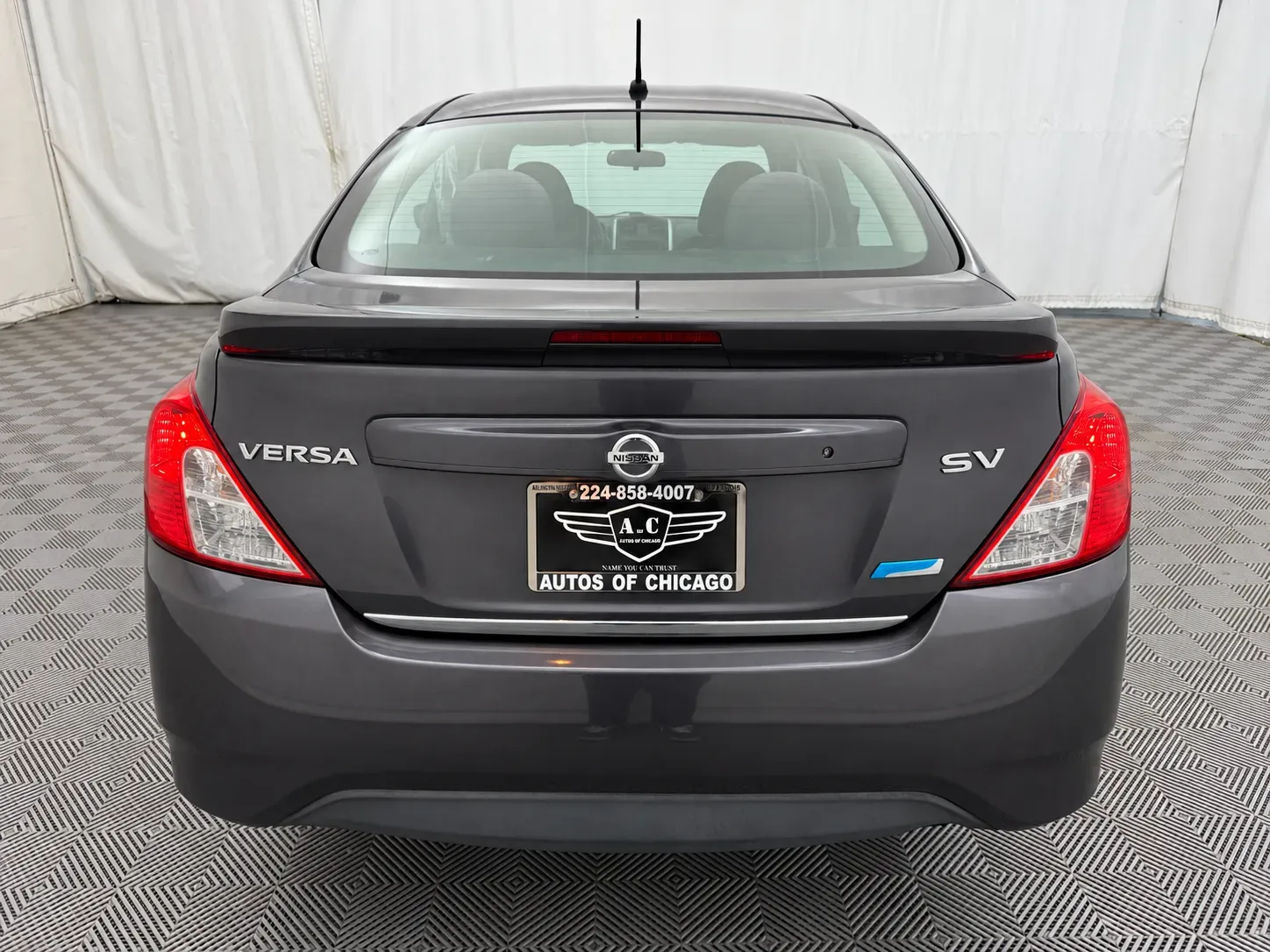 Nissan Versa photo 6