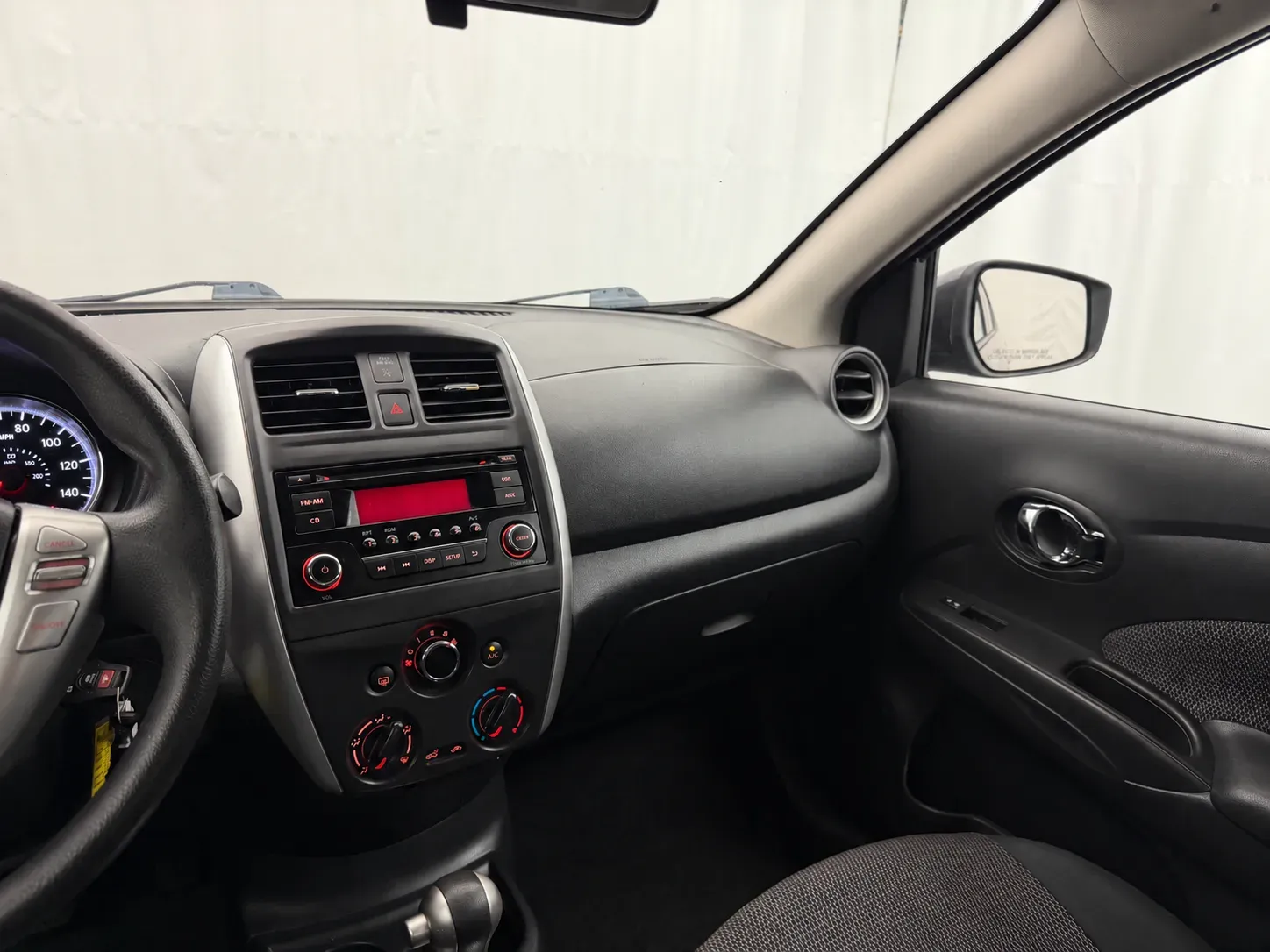 Nissan Versa photo 11