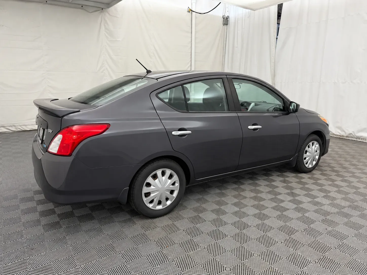 Nissan Versa photo 5