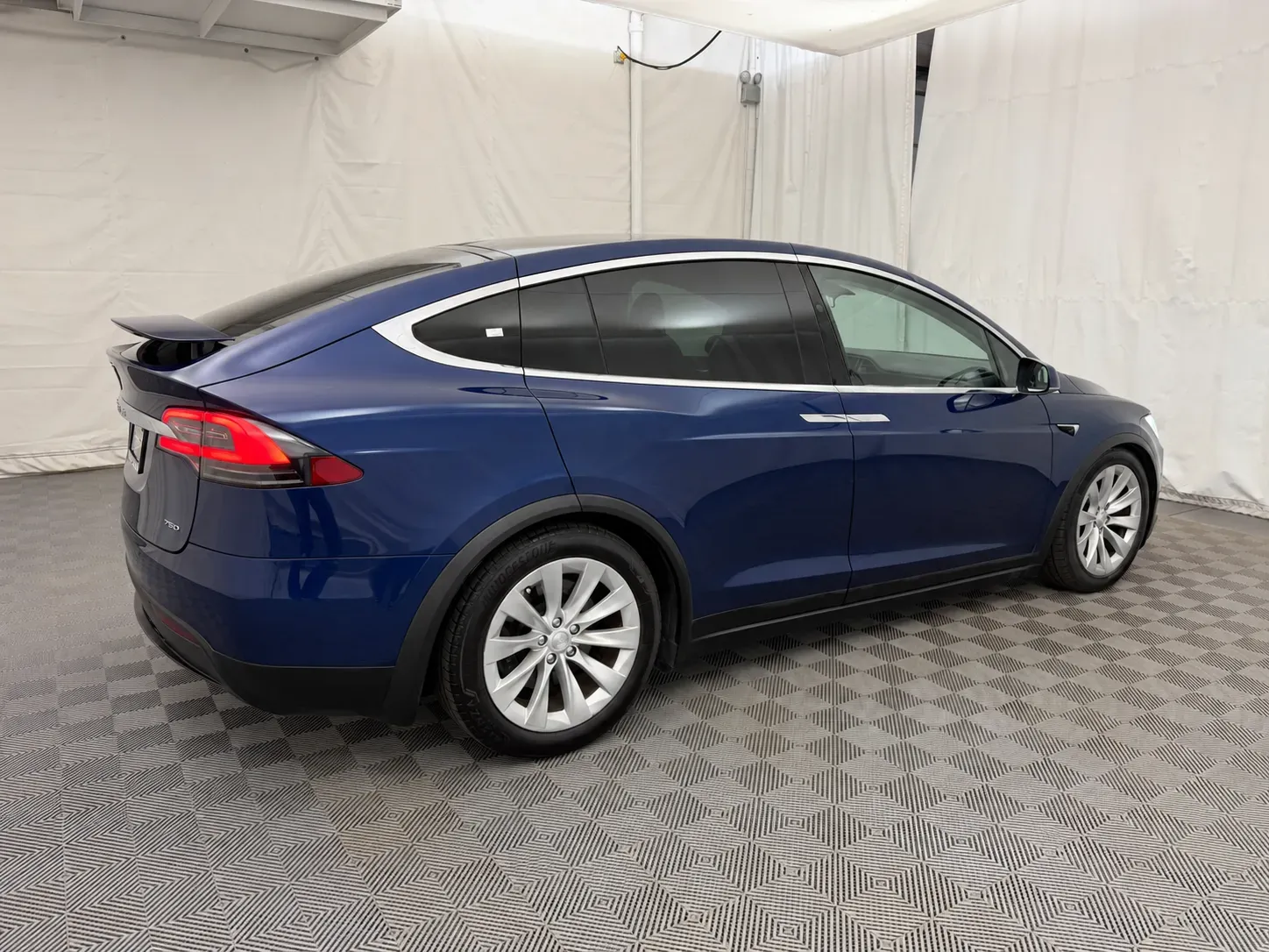 Tesla Model X photo 4