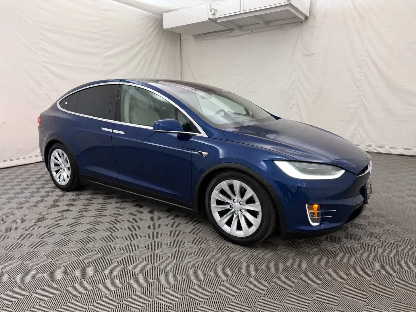 Tesla Model X photo 3