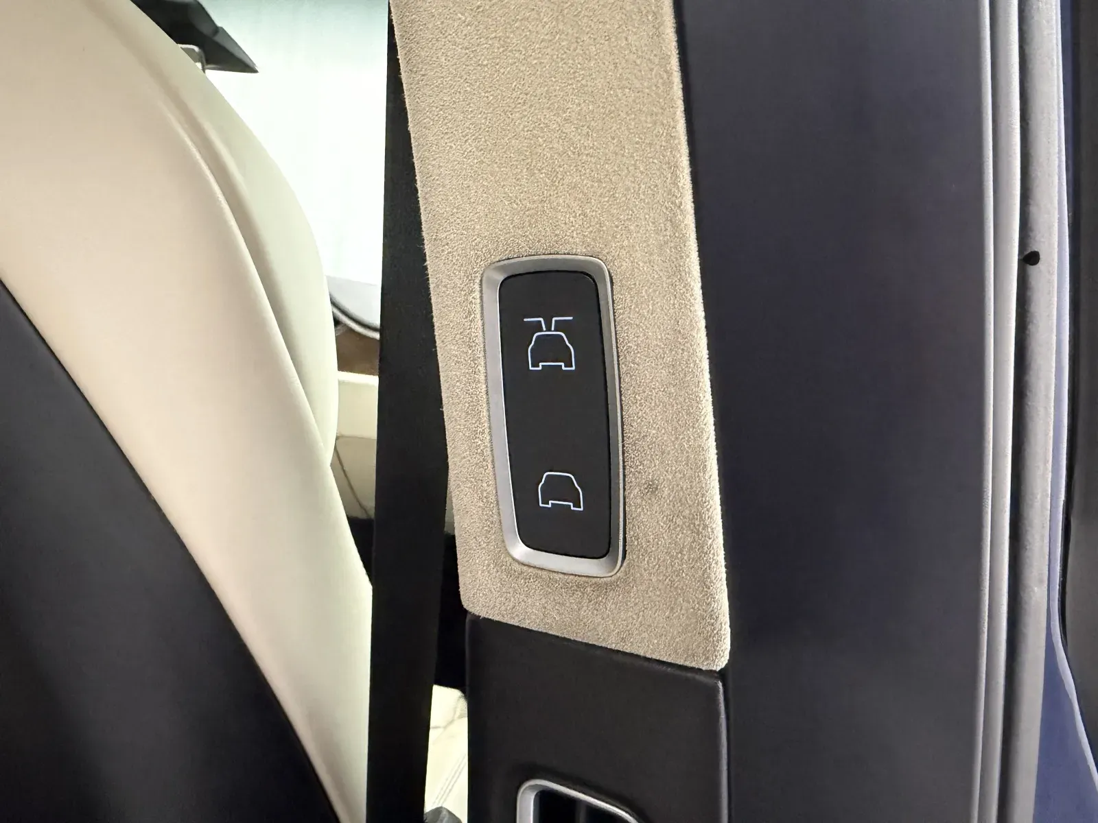 Tesla Model X photo 14