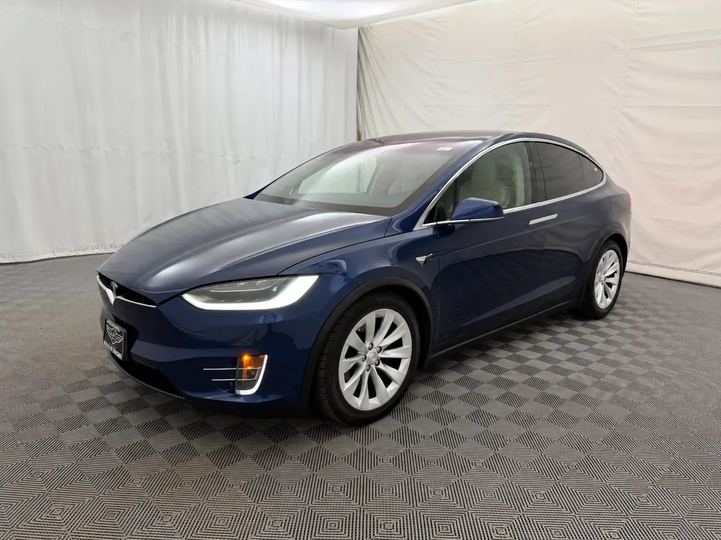 Tesla Model X photo 2