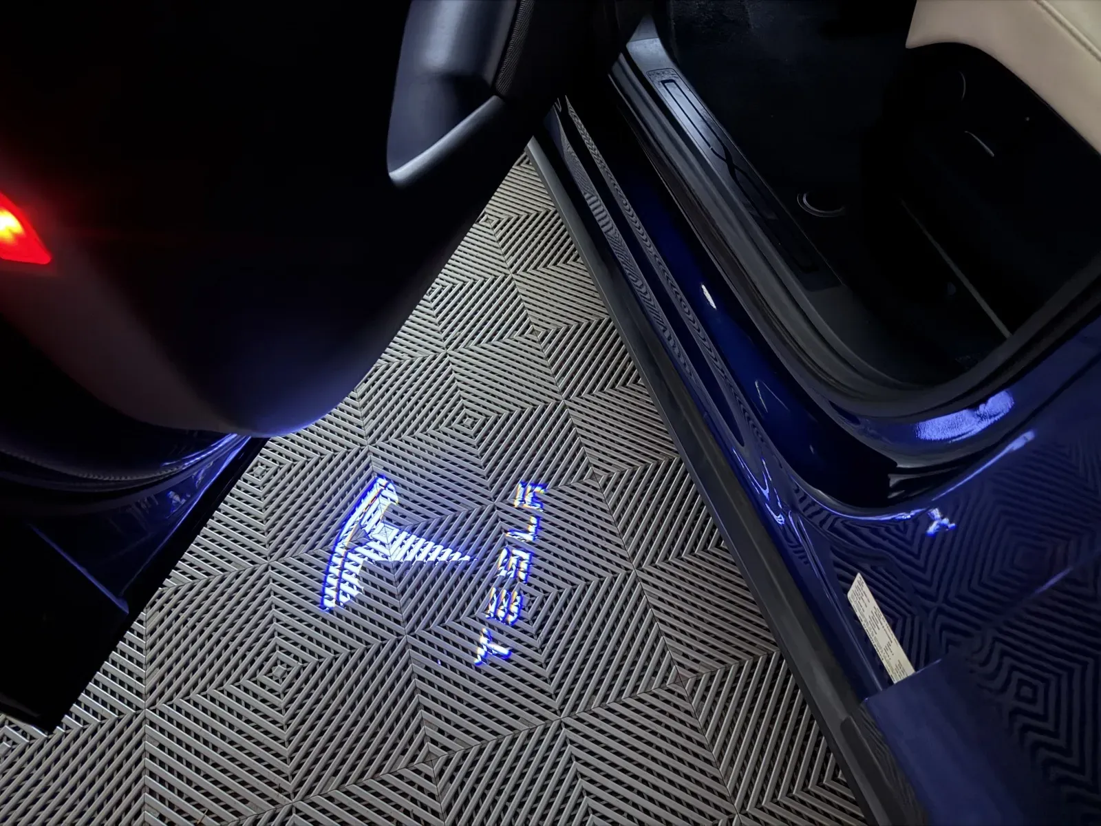 Tesla Model X photo 8